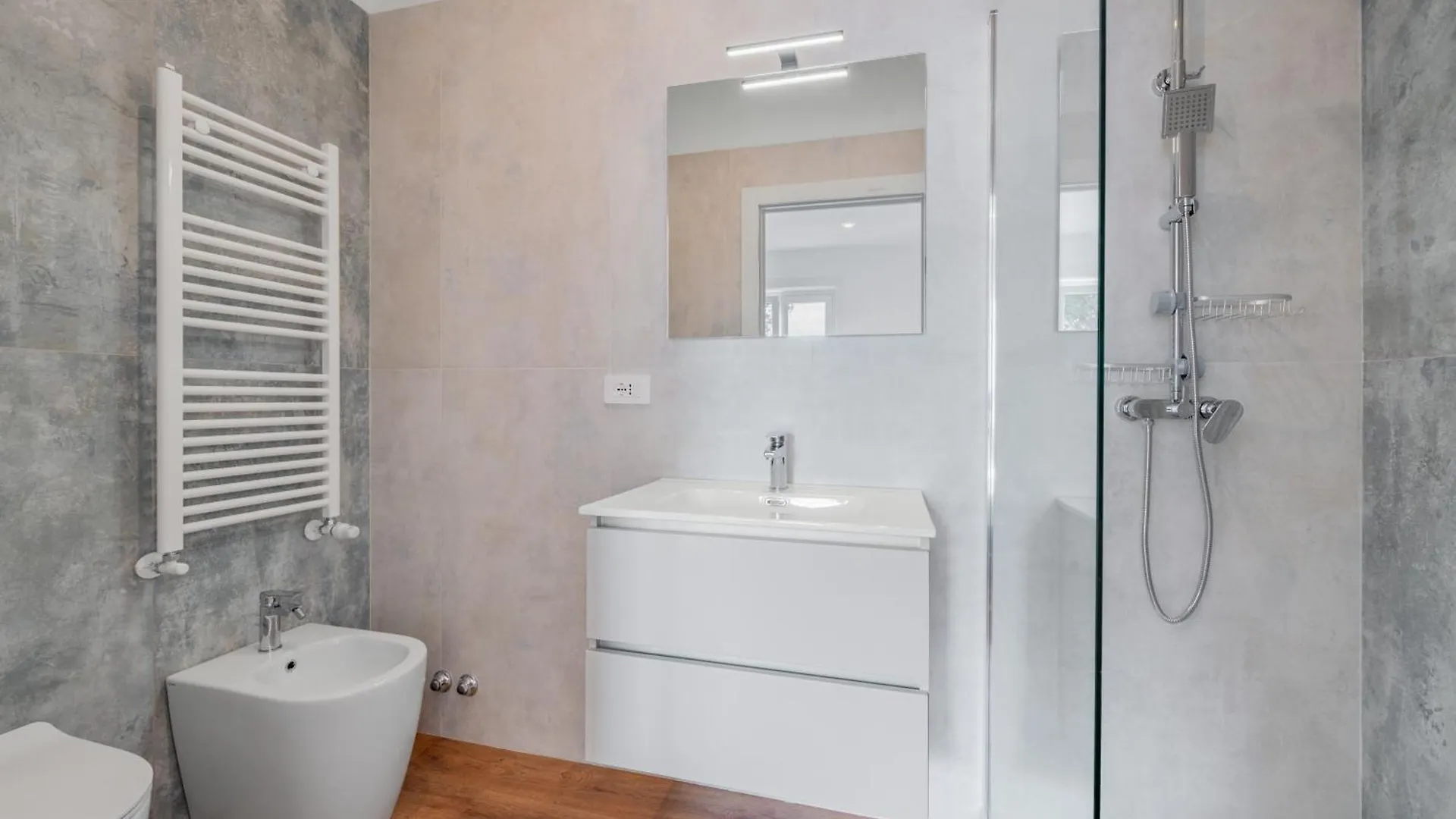 Casa Vacanze Delina- Luxury Apartment Metro A Rom 0*,