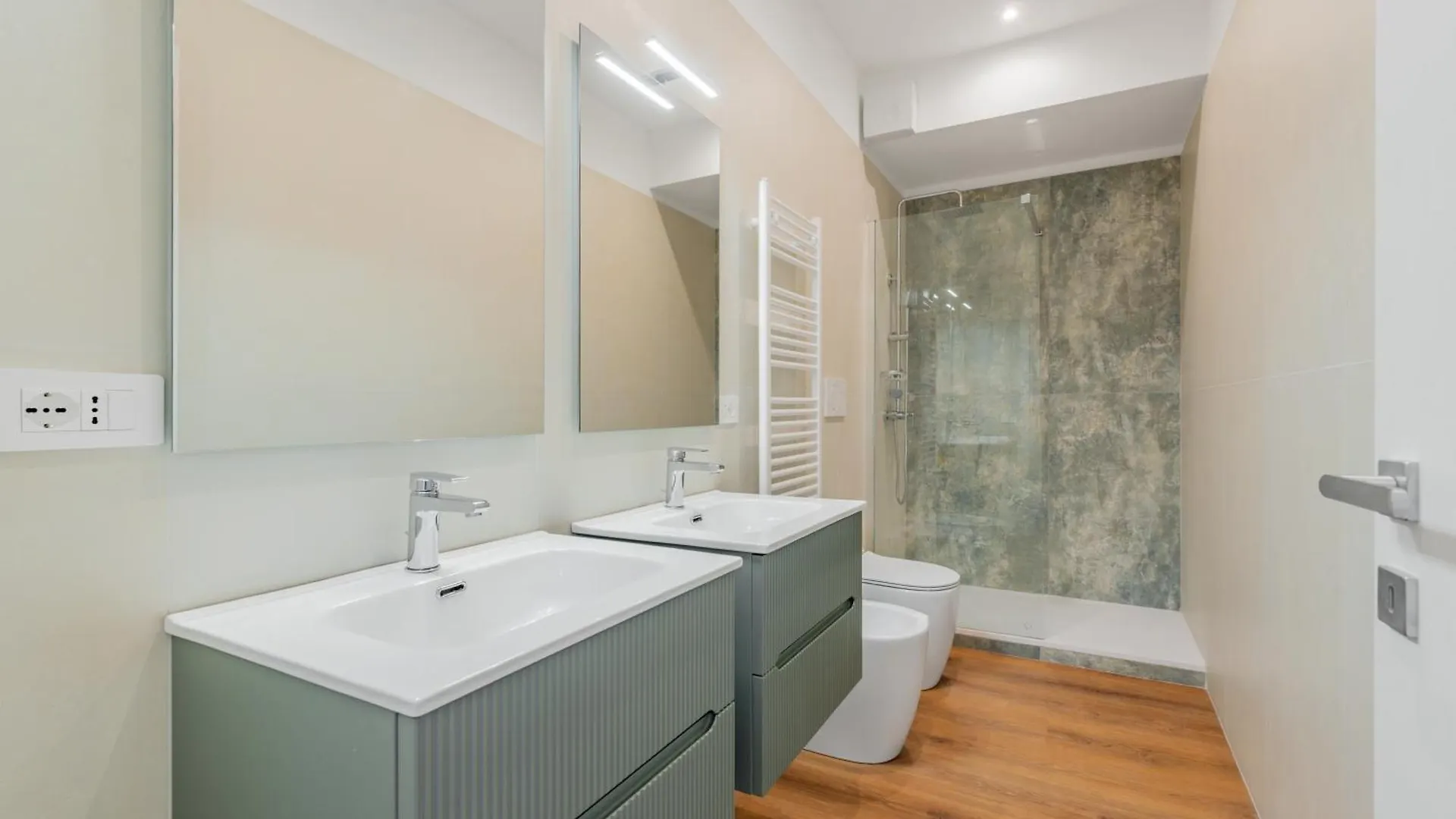 Casa Vacanze Delina- Luxury Apartment Metro A Rom Italien