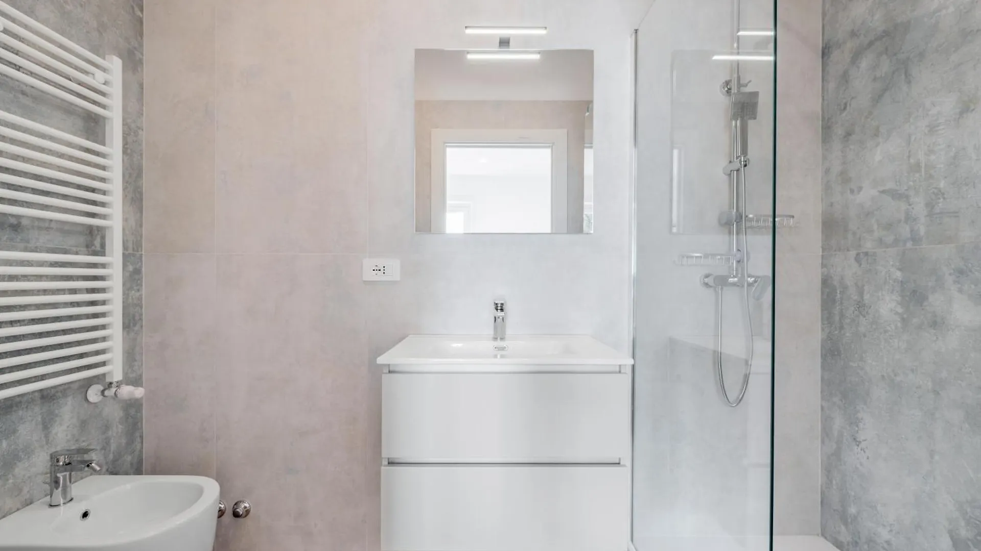 Casa Vacanze Delina- Luxury Apartment Metro A Rom Italien